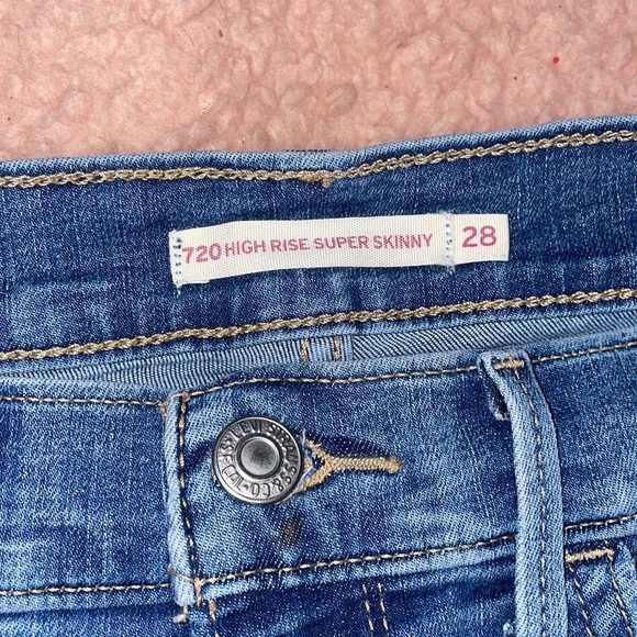 Levi’s 720 High Rise Skinny Jean with Rips size 28 or 6/7 - Picture 5 of 6